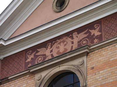 830008 Detail van het huis Maliebaan 42 te Utrecht: sgraffito in het fries onder de daklijst, met mythologische figuren.